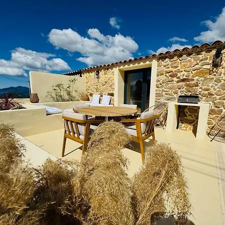 Holiday home Charmante Maison En Pierre Vue Et Piscine Privee Cuttoli-Corticchiato