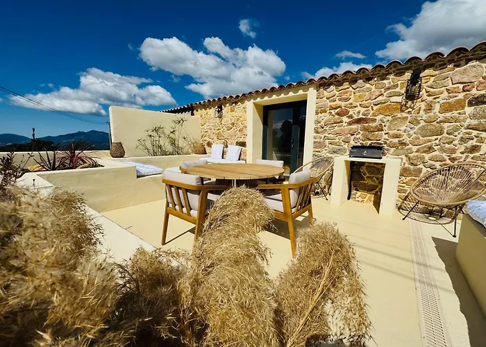Casa de Férias Charmante Maison En Pierre Vue Et Piscine Privee Cuttoli-Corticchiato