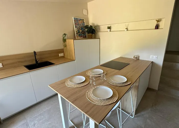 Charmante Maison En Pierre Vue Et Piscine Privee