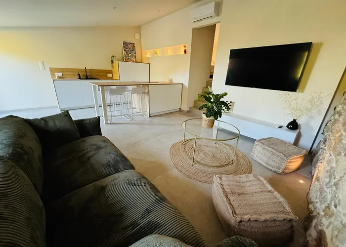 Charmante Maison En Pierre Vue Et Piscine Privee *